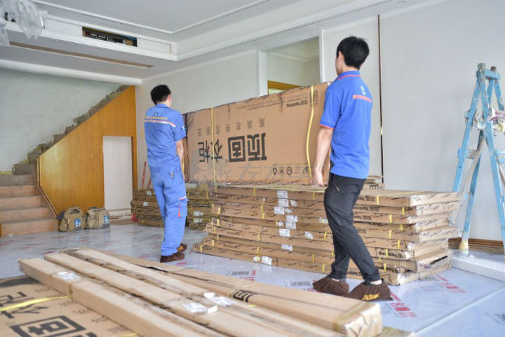 左右手家居安裝公司合作伙伴頂固敲鐘上市，定制家具上市公司再添強將！1